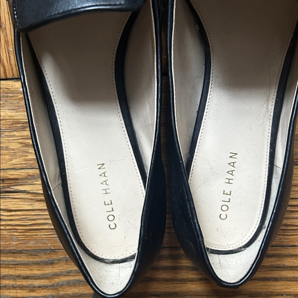 Cole Haan Women's Black Flats with Gold Buckle like new 8.5 - Picture 5 of 6